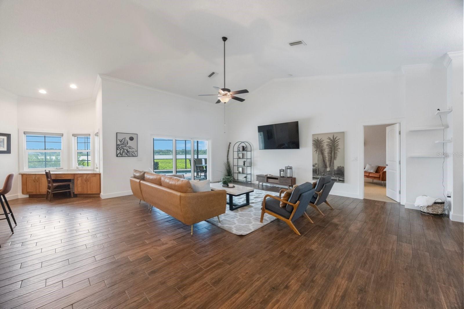 BAYS END - Residential