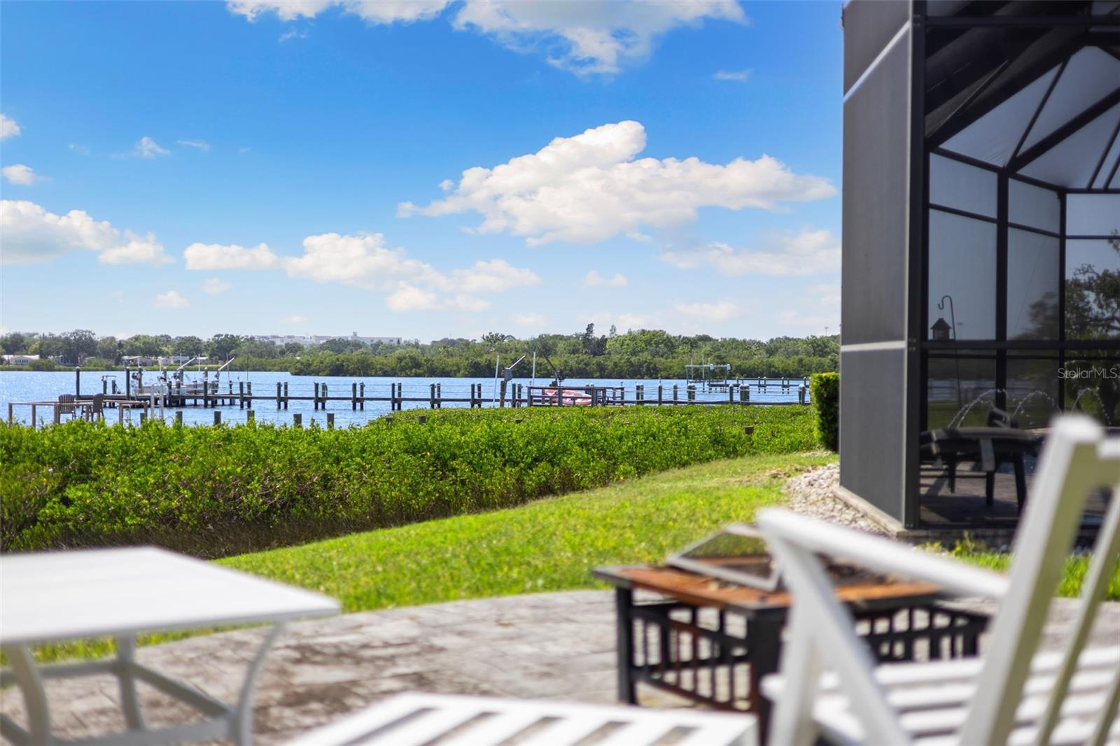 BAYS END - Residential