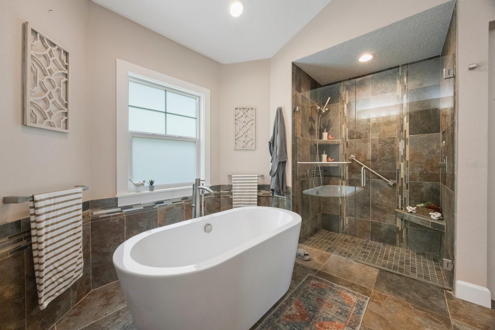 BAYS END - Residential