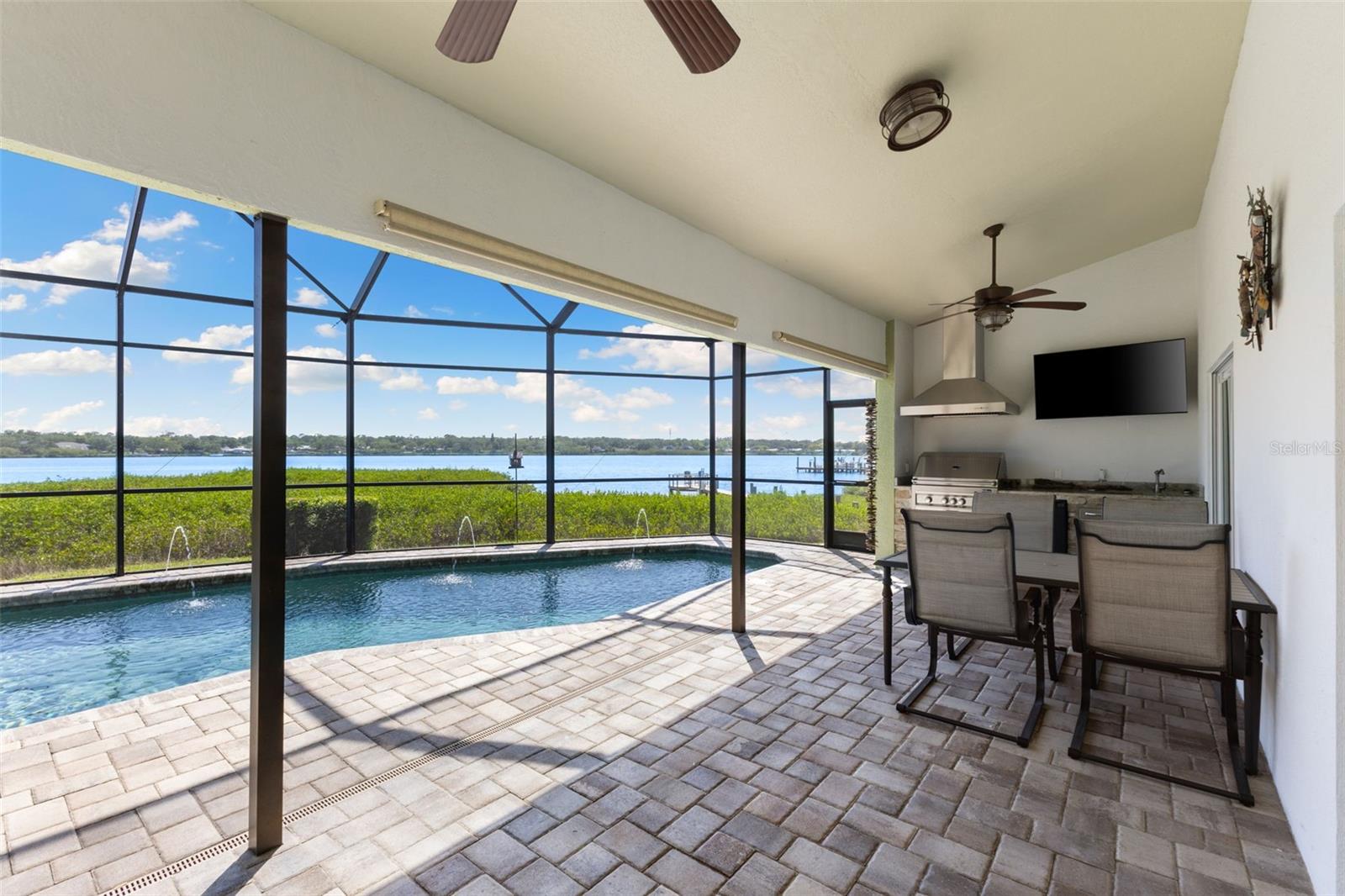 BAYS END - Residential