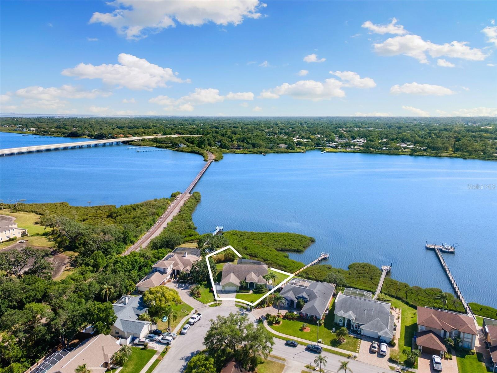 BAYS END - Residential