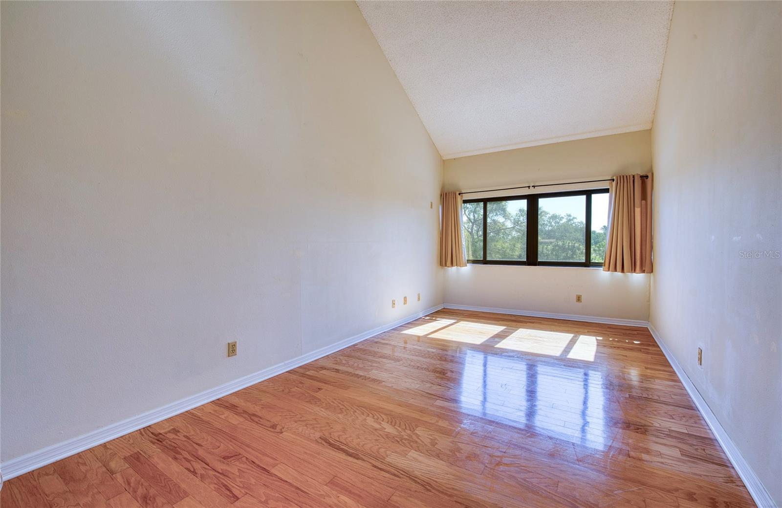 PELICAN CREEK VILLAGE CONDO - Residential