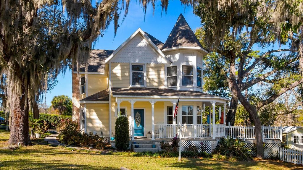 Photo of 110 W Minnehaha Avenue, Clermont, FL 34711 (MLS # G5109176)