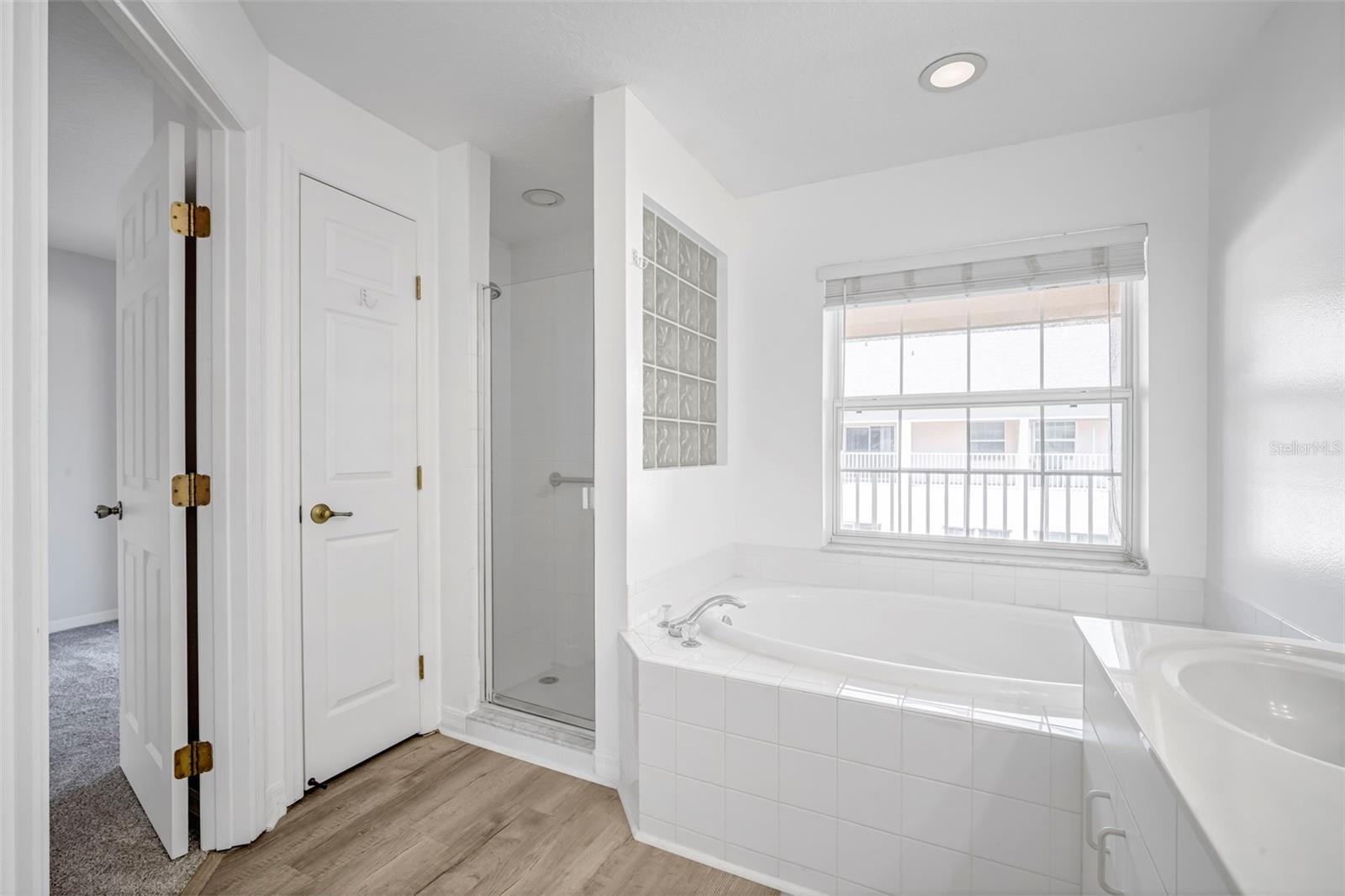 TOWNHOMES/VILLAS/SEA - Residential