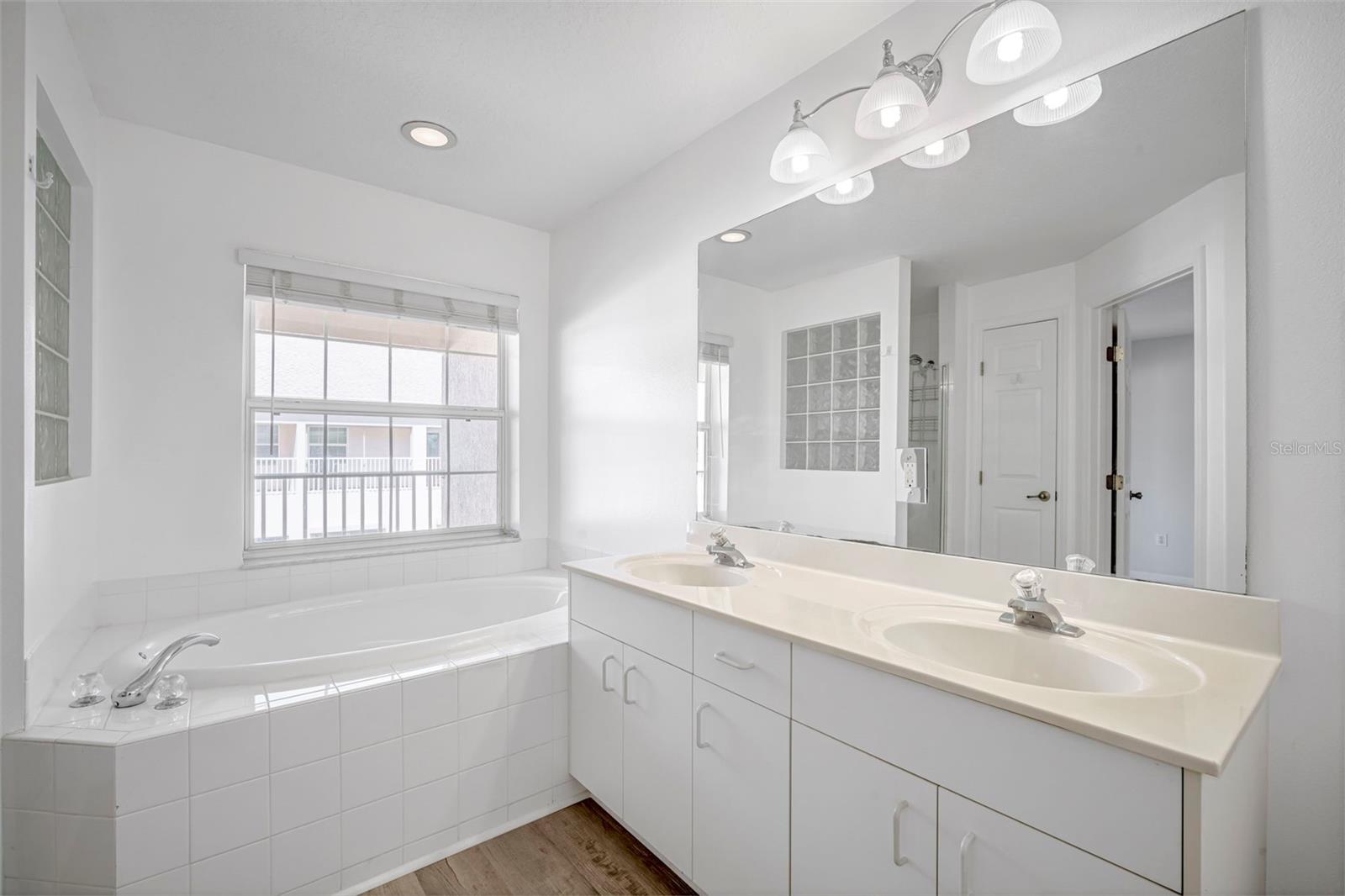 TOWNHOMES/VILLAS/SEA - Residential