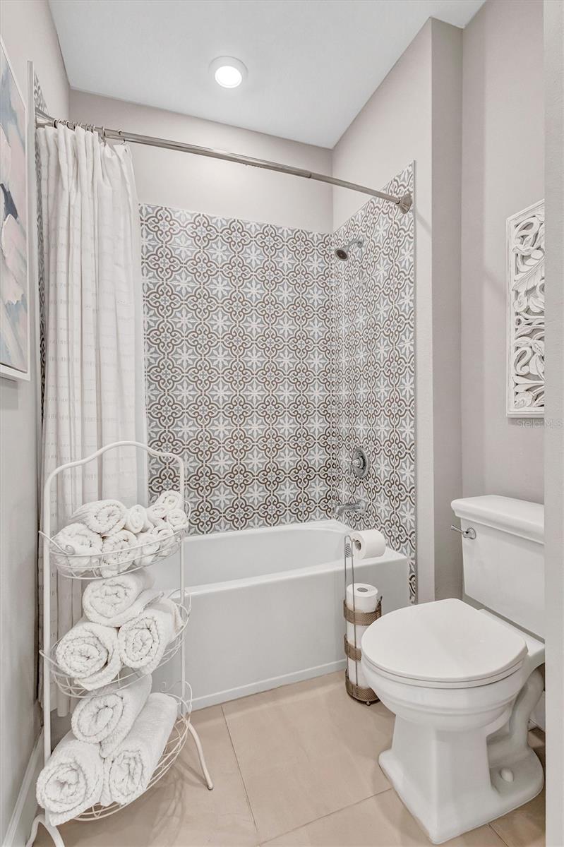 AZARIO ESPLANADE PH III SUBPH D - Residential