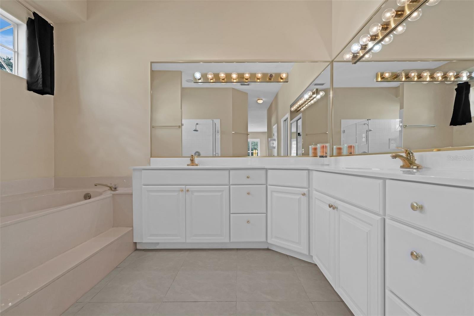 MUIRFIELD VILLAGE - Residential