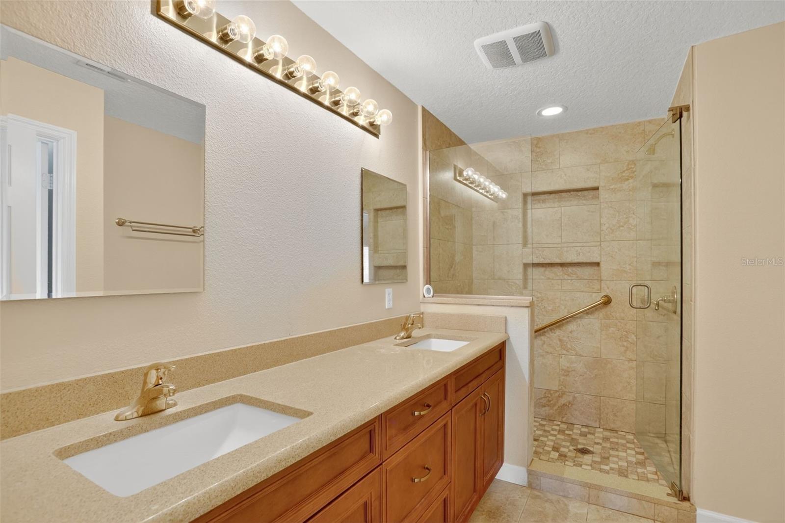 VISTAS AT LAKE HOWELL - Residential