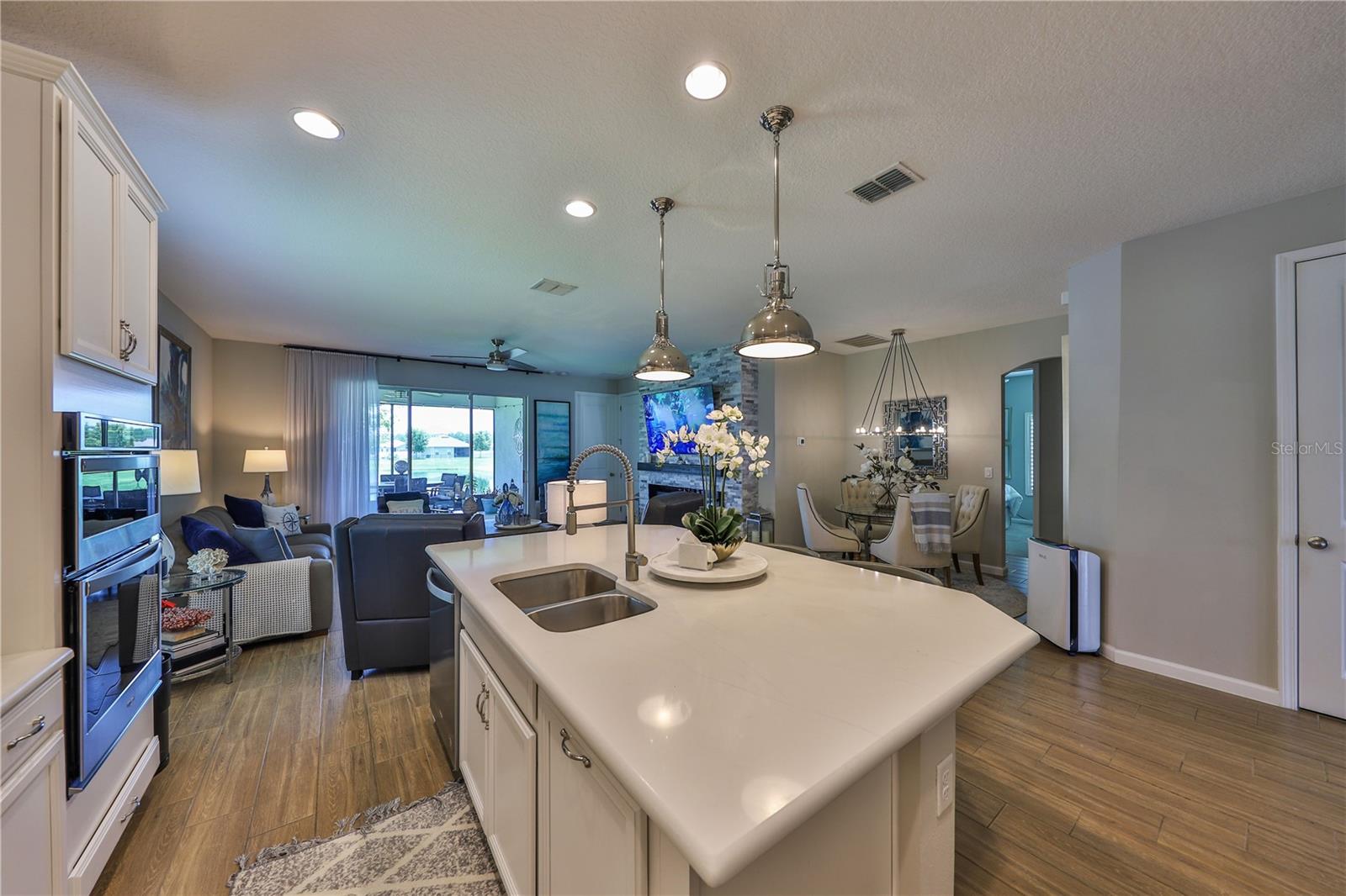 1049 WANDERER DRIVE