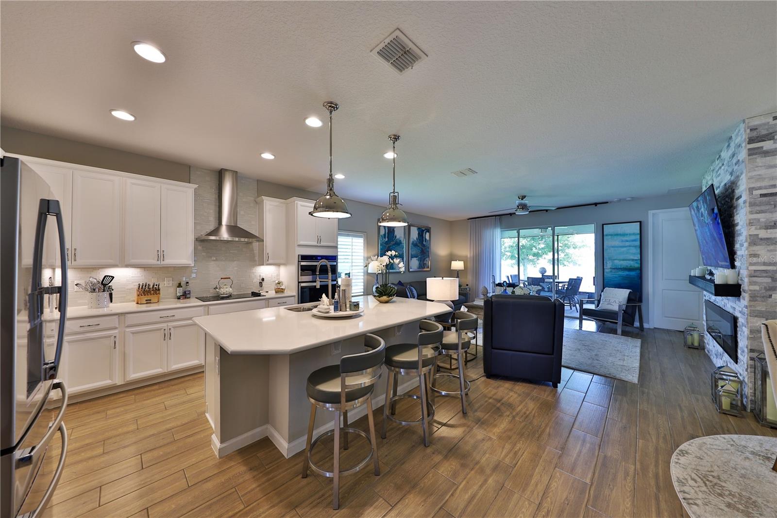 1049 WANDERER DRIVE