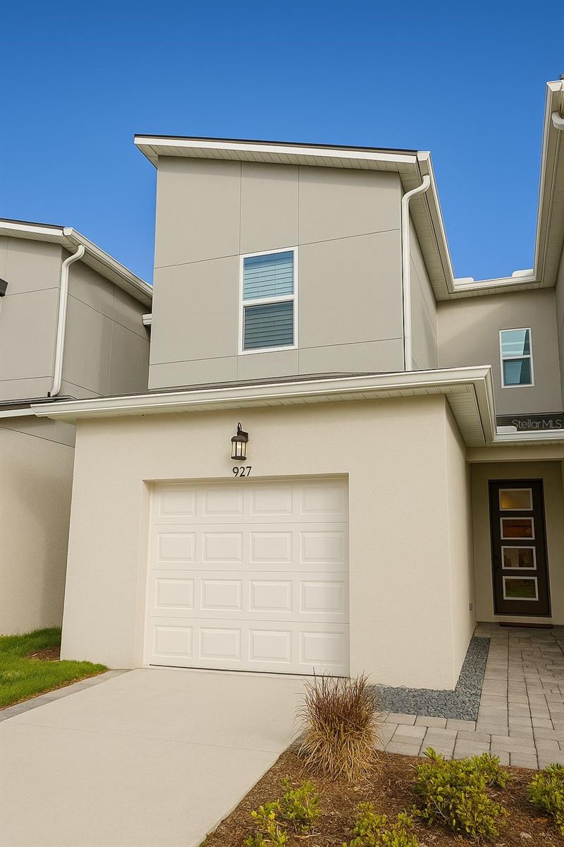 Discover this beautiful townhouse, built in 2022, offering 3 spacious bedrooms and 2.5 bathrooms in the vibrant Alafaya area. Featuring a sleek, modern kitchen with high-end finishes, open living spaces, and contemporary design, this home delivers both comfort and convenience. Located just minutes from top supermarkets, banks, restaurants, and shopping centers, this property also offers quick access to some of Orlando’s universities, including UCF and Valencia College. Whether you're a student, professional, or family, this is the perfect place to call home. Don't miss this opportunity to live in one of East Orlando’s most desirable neighborhoods. Schedule your private tour today!