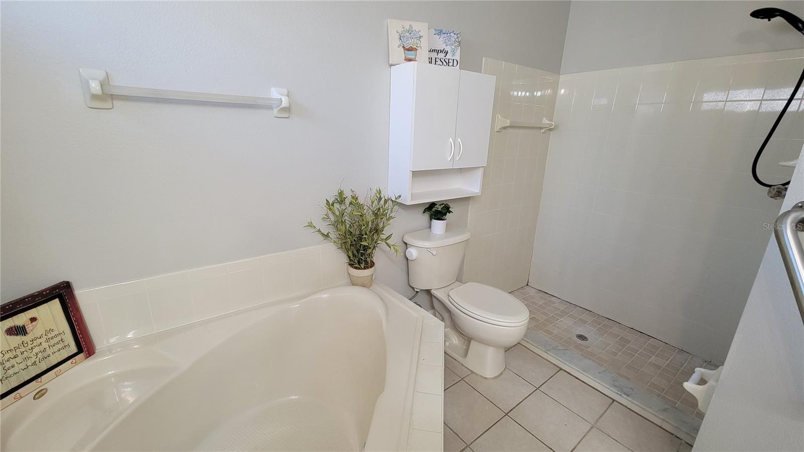 COUNTRY CLUB PARK PH 3 - Residential