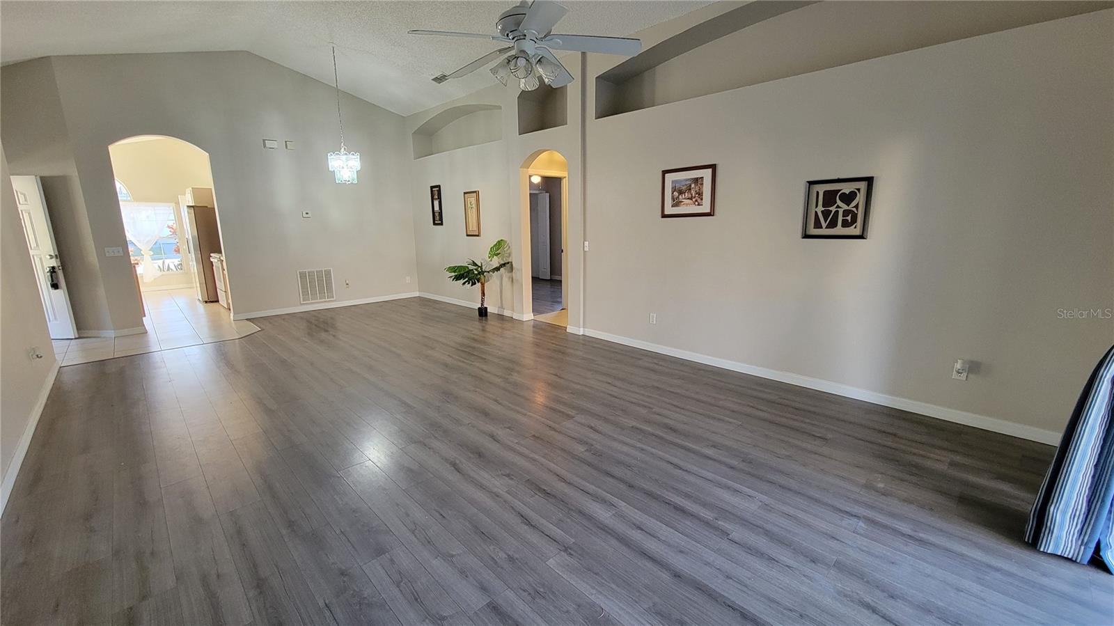 COUNTRY CLUB PARK PH 3 - Residential