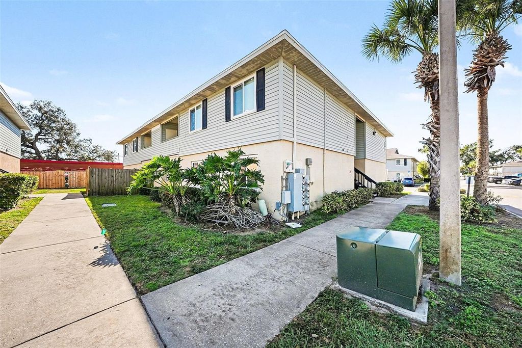 Photo of 550 Golden Raintree Place #550, Brandon, FL 33510 (MLS # TB8470818)