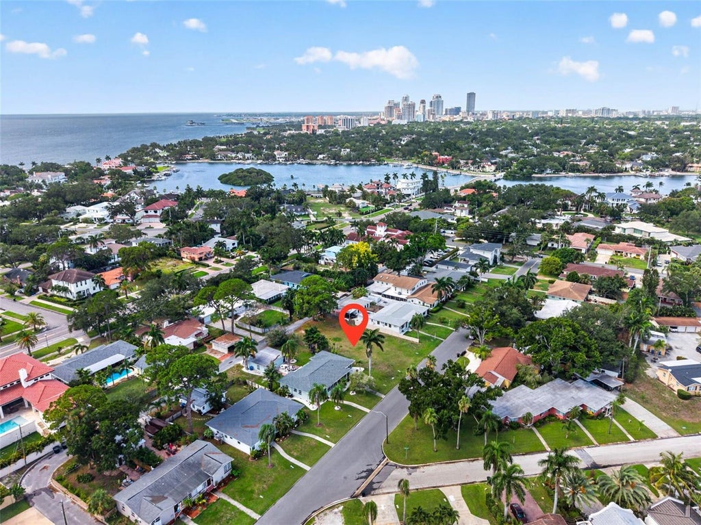 Photo of 257 Mateo Way NE, St Petersburg, FL 33704 (MLS # TB8530276)