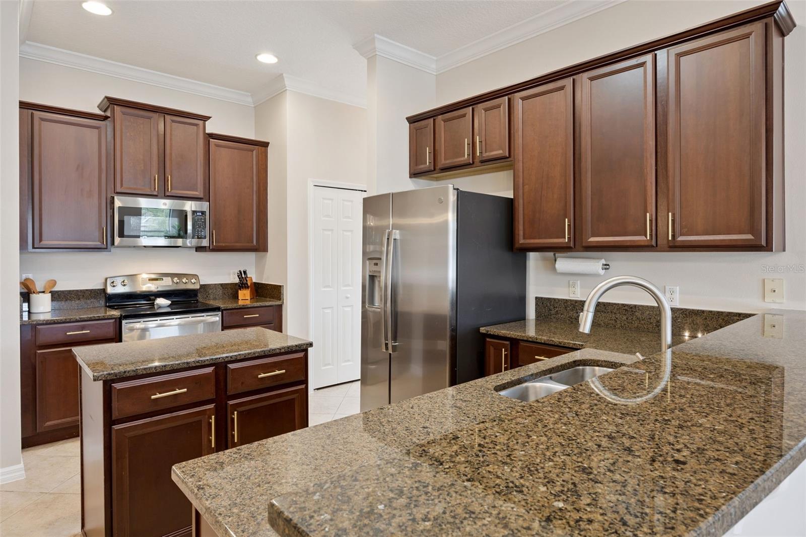 CARRIAGE POINTE A-I & L - Residential