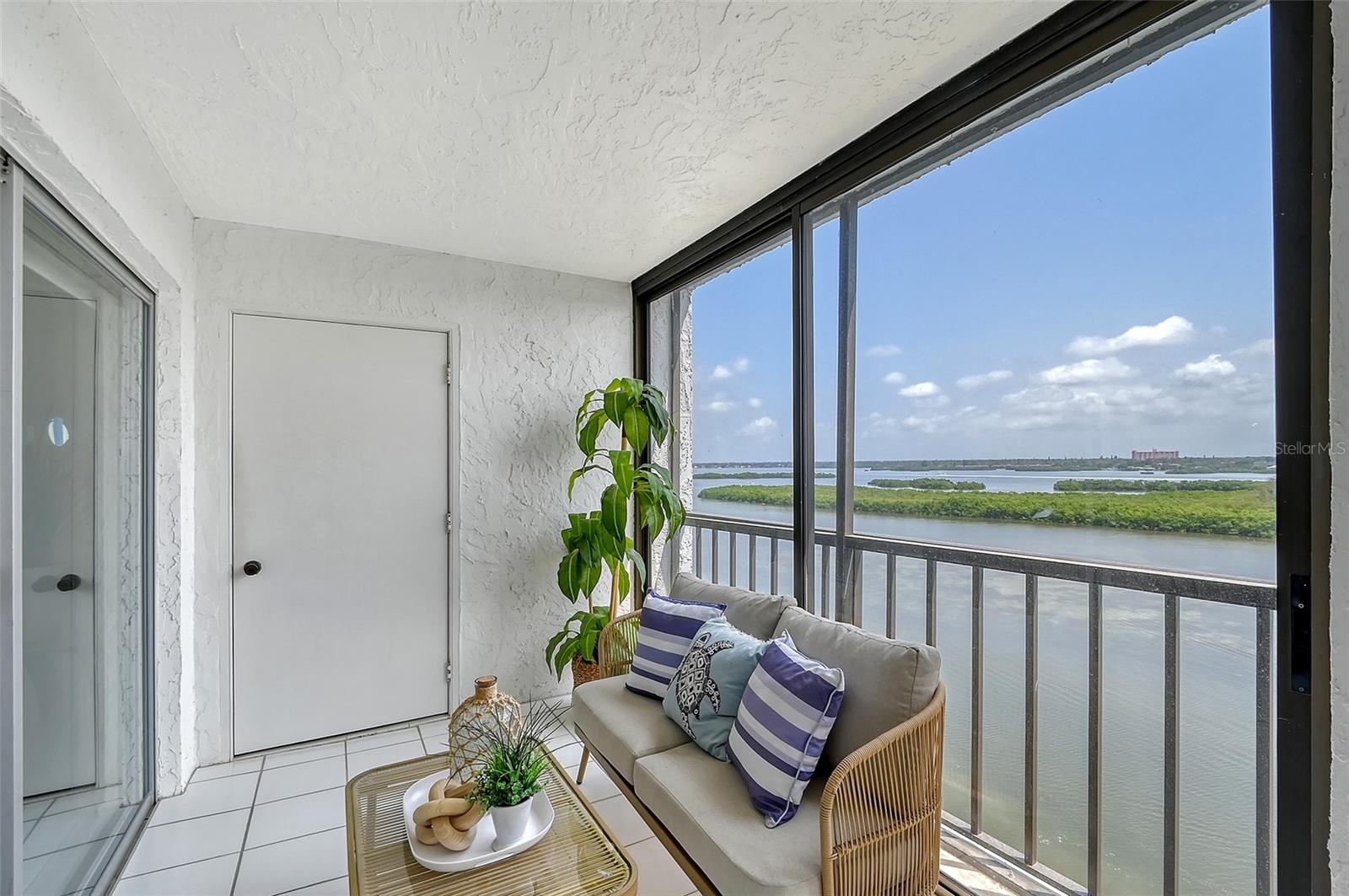 POINTE ON MIDNIGHT PASS - Residential