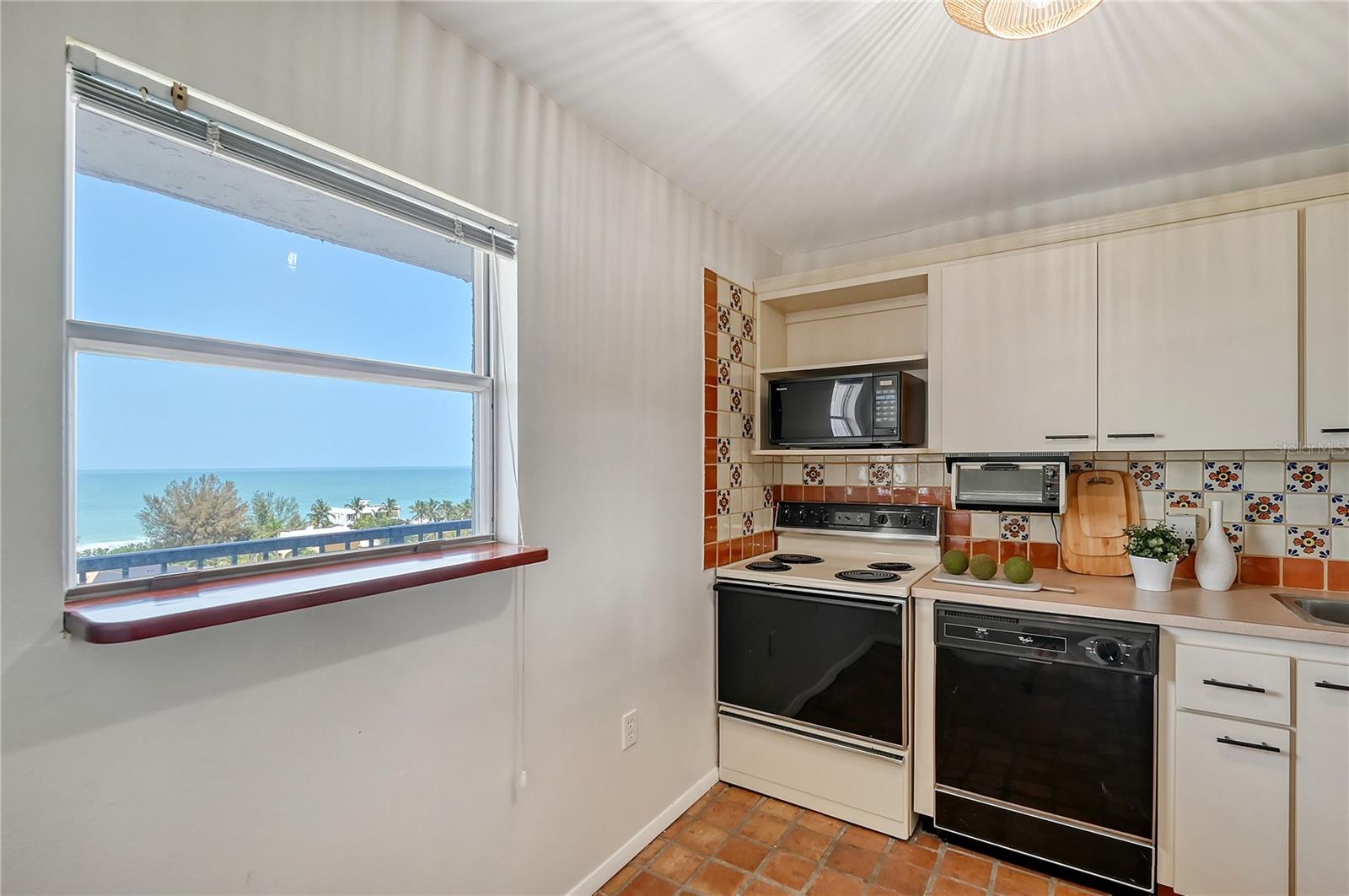 POINTE ON MIDNIGHT PASS - Residential