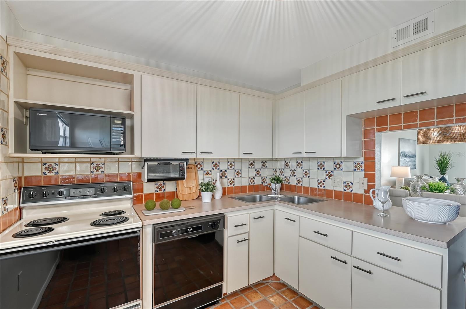 POINTE ON MIDNIGHT PASS - Residential