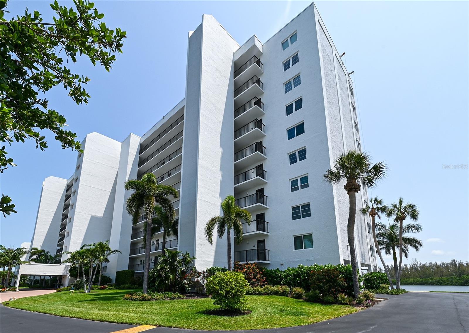 POINTE ON MIDNIGHT PASS - Residential