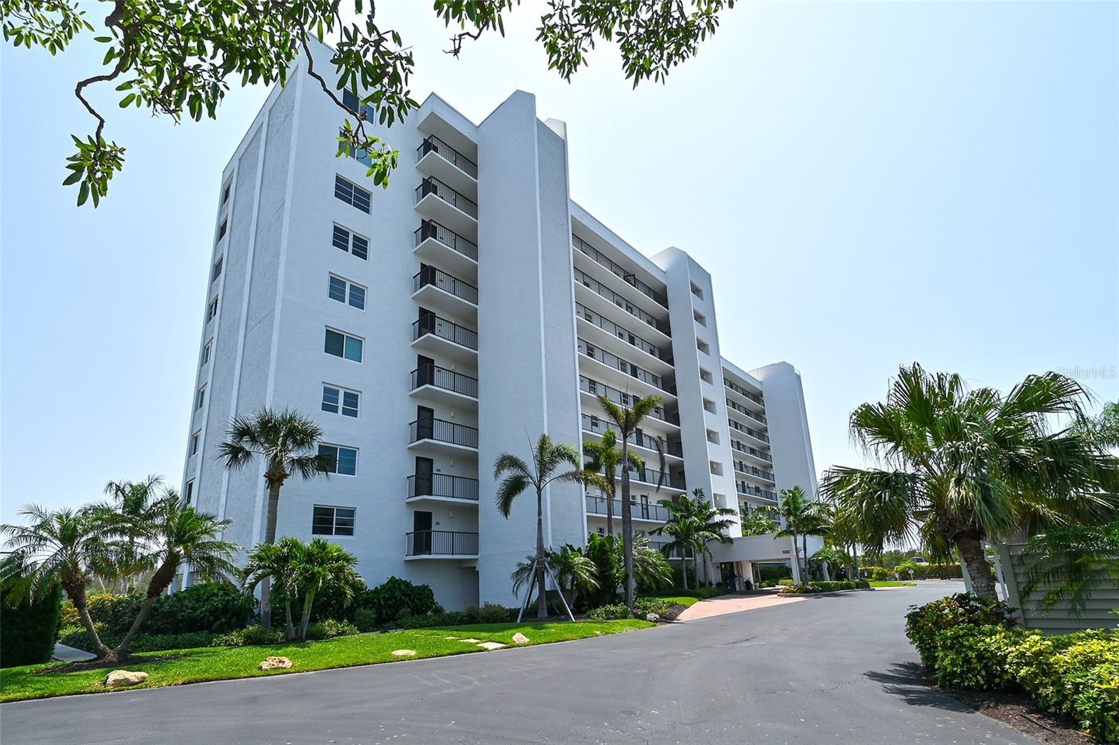 POINTE ON MIDNIGHT PASS - Residential