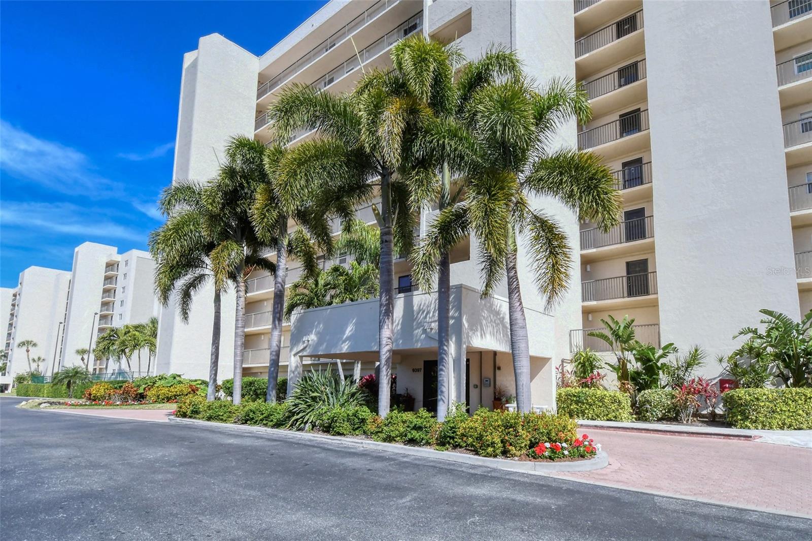 POINTE ON MIDNIGHT PASS - Residential