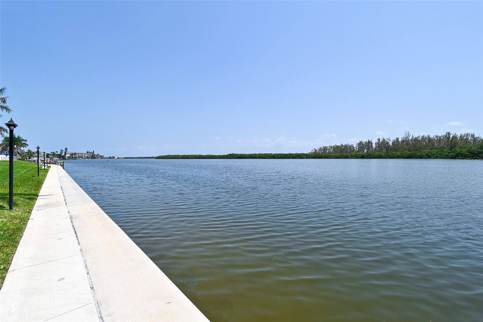 POINTE ON MIDNIGHT PASS - Residential