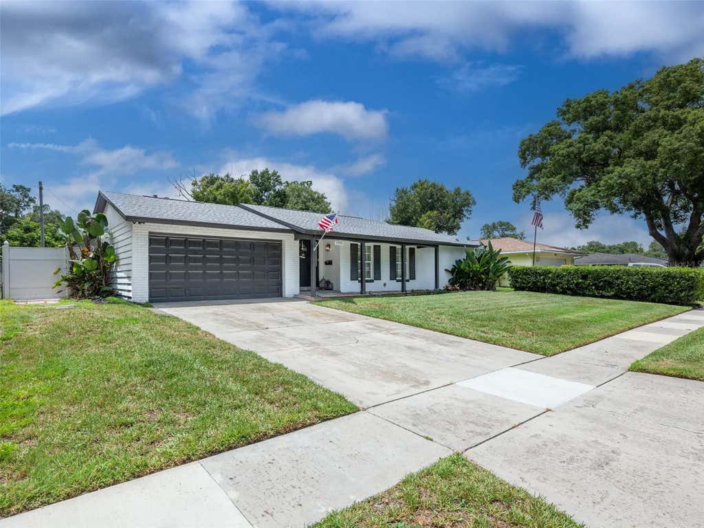 Photo of 1921 Winnebago Trail, Casselberry, FL 32730 (MLS # O6427261)