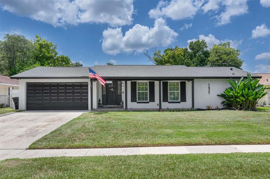 Photo of 1921 Winnebago Trail, Casselberry, FL 32730 (MLS # O6427261)