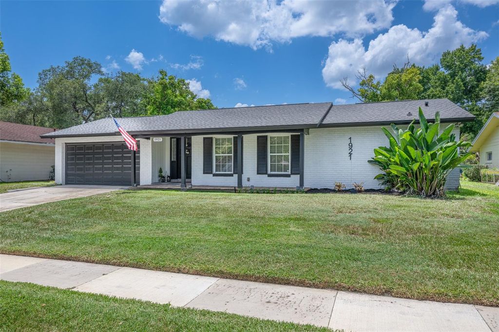Photo of 1921 Winnebago Trail, Casselberry, FL 32730 (MLS # O6427261)