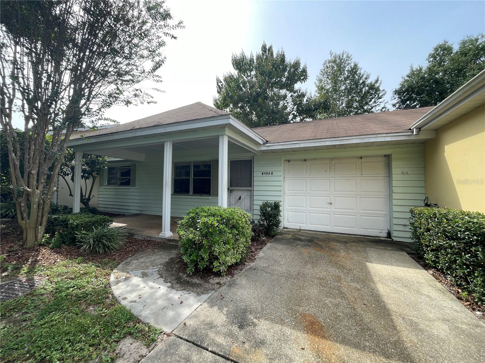 *CASH ONLY* Discover the potential in this 2 bedroom, 2 bathroom Philadelphian model villa in Ocala. This home is CASH ONLY and in need of a complete renovation, making it the perfect opportunity for investors or buyers ready to create their dream space. With a spacious layout and desirable floor plan, the bones are here — all it needs is your vision. Bring this villa to life with updates and personal touches, and enjoy the benefits of living in one of Ocala’s most sought-after 55+ communities.
Life in On Top of the World means you’ll have access to incredible amenities, including golf courses, pools, fitness centers, pickleball, clubs, entertainment, and more. Imagine enjoying a vibrant, active lifestyle surrounded by neighbors who quickly become friends, all while living in a home you’ve designed to fit your style. Don’t miss your chance to turn this villa into something truly special!