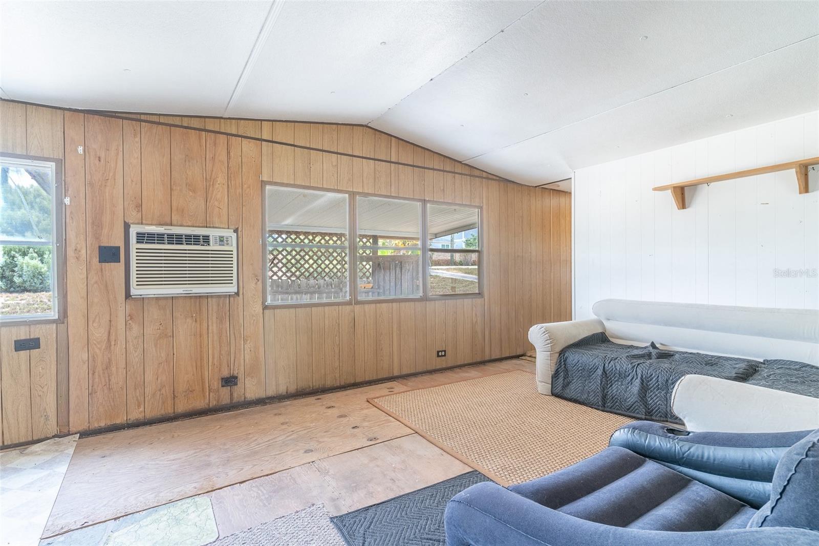 LUCERNE SHORES - Residential