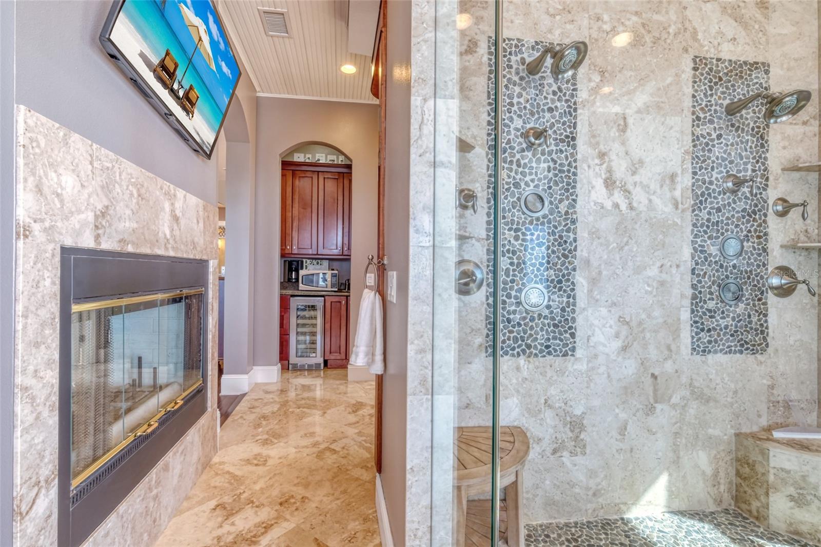 SONSET PLACE CONDO - Residential