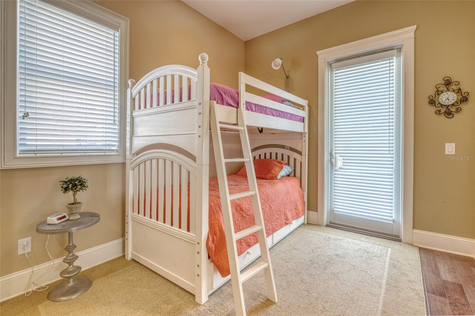 SONSET PLACE CONDO - Residential