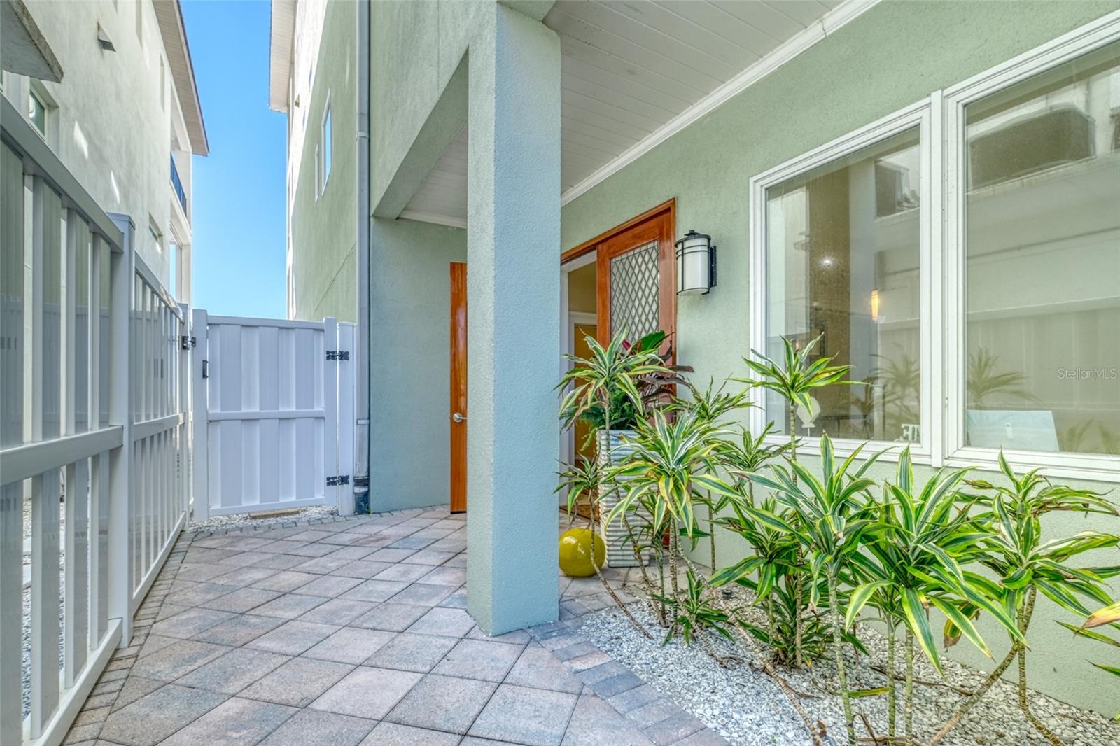 SONSET PLACE CONDO - Residential