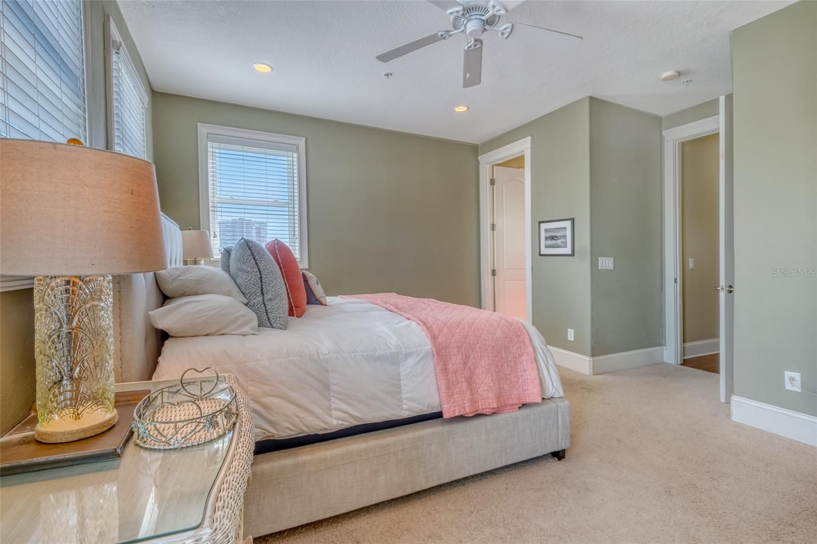 SONSET PLACE CONDO - Residential