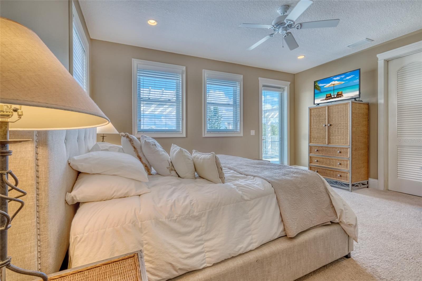 SONSET PLACE CONDO - Residential