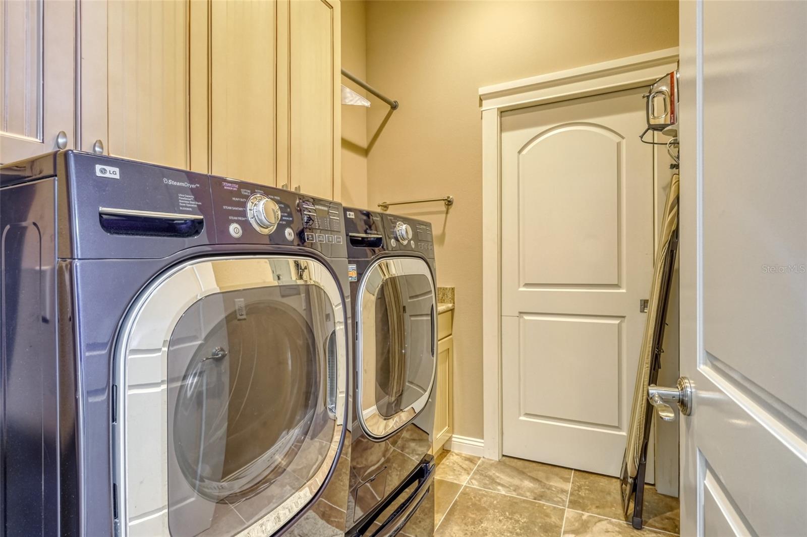 SONSET PLACE CONDO - Residential