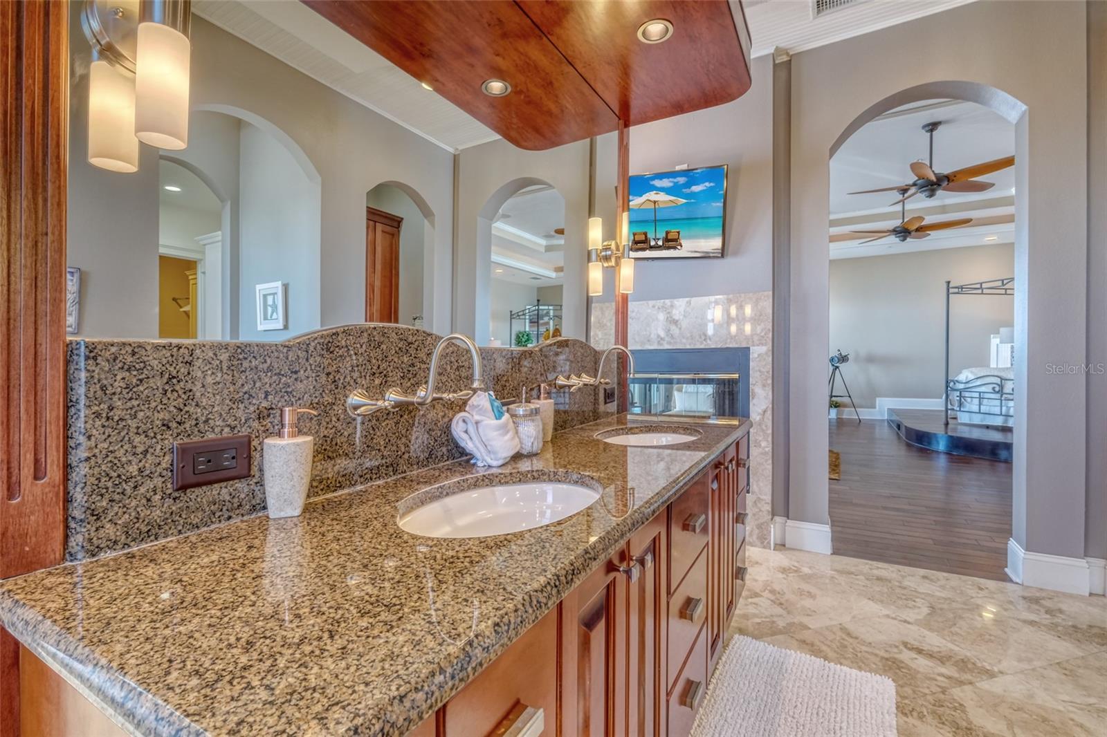 SONSET PLACE CONDO - Residential