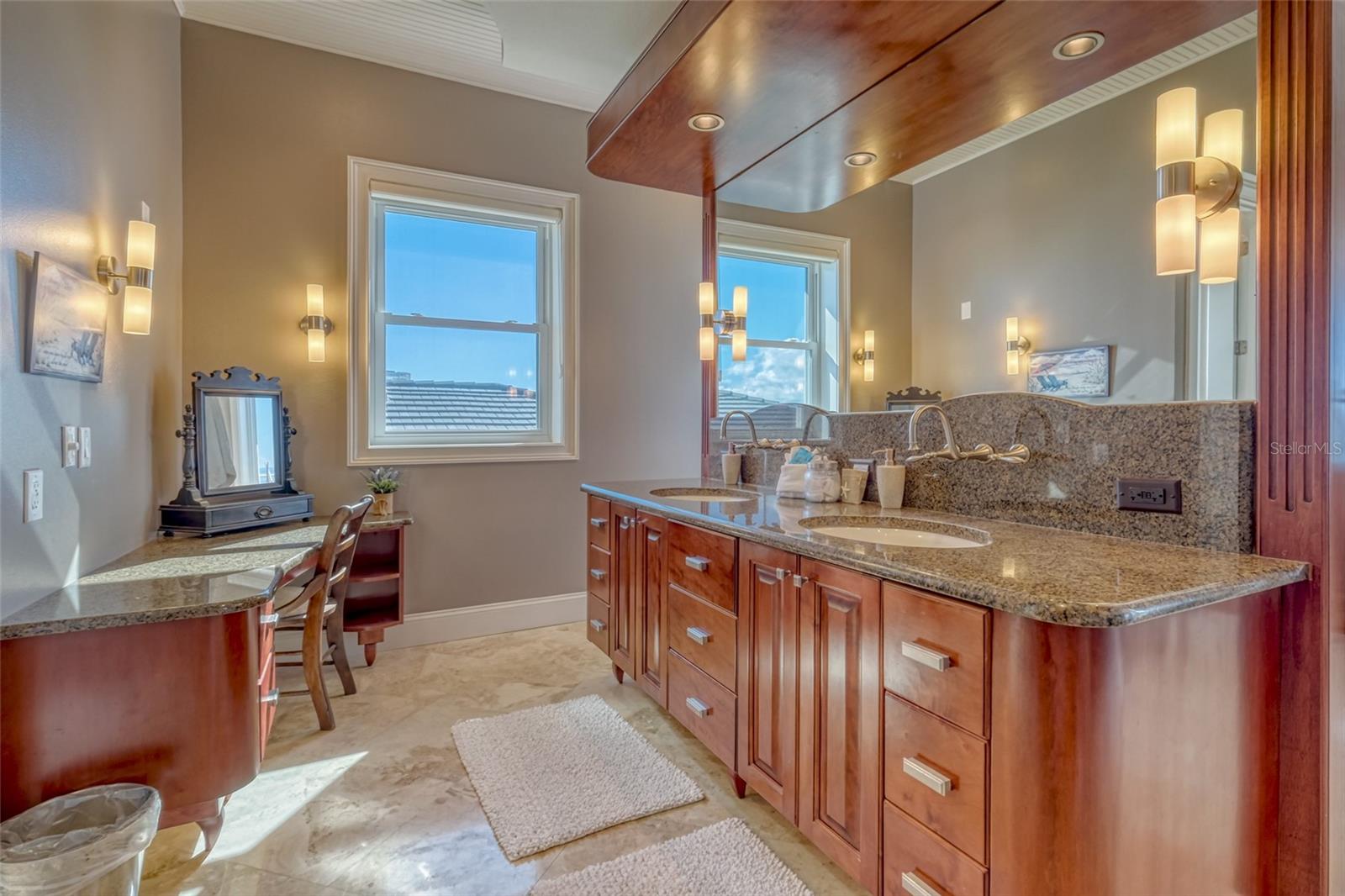 SONSET PLACE CONDO - Residential