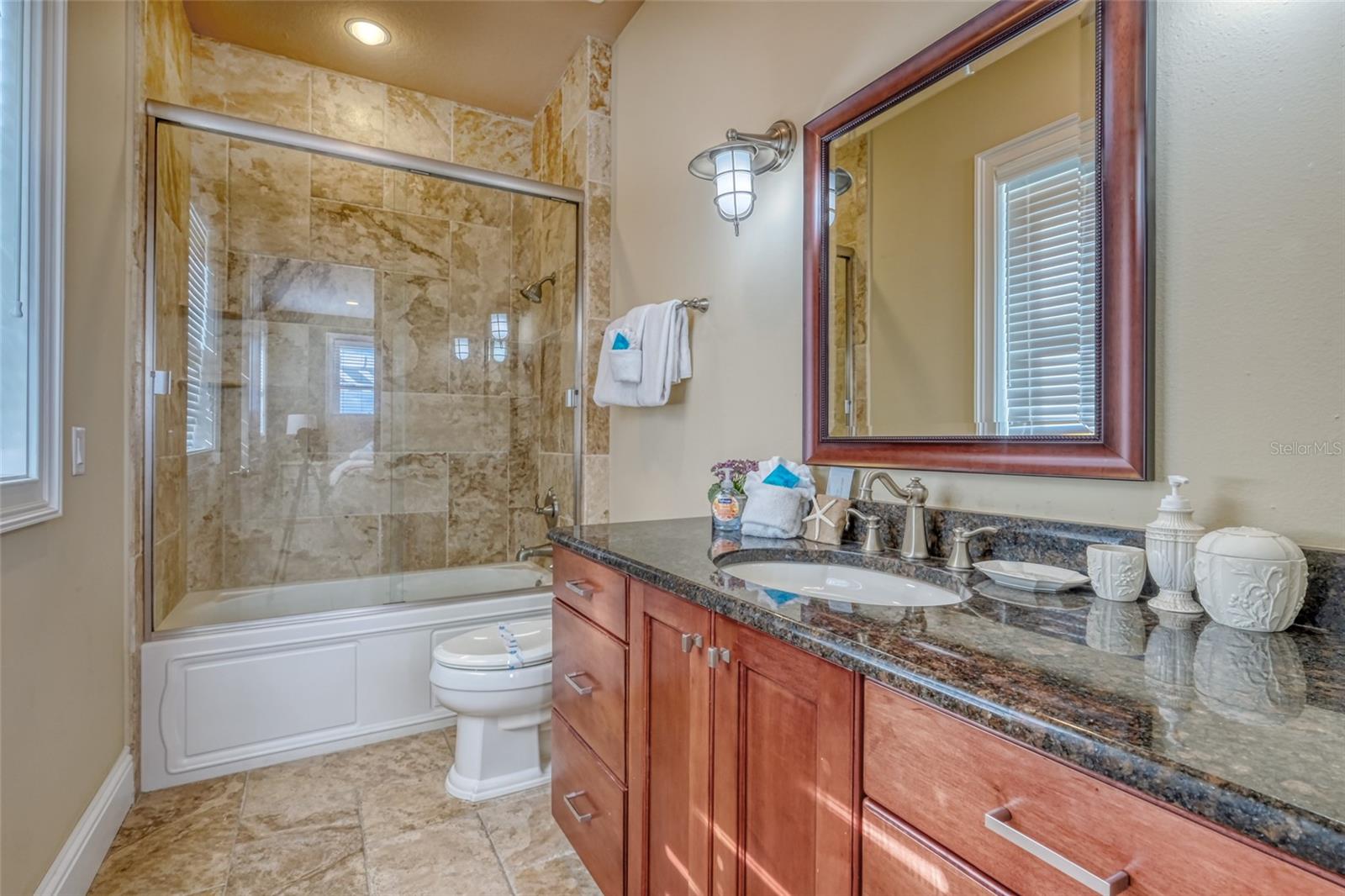 SONSET PLACE CONDO - Residential