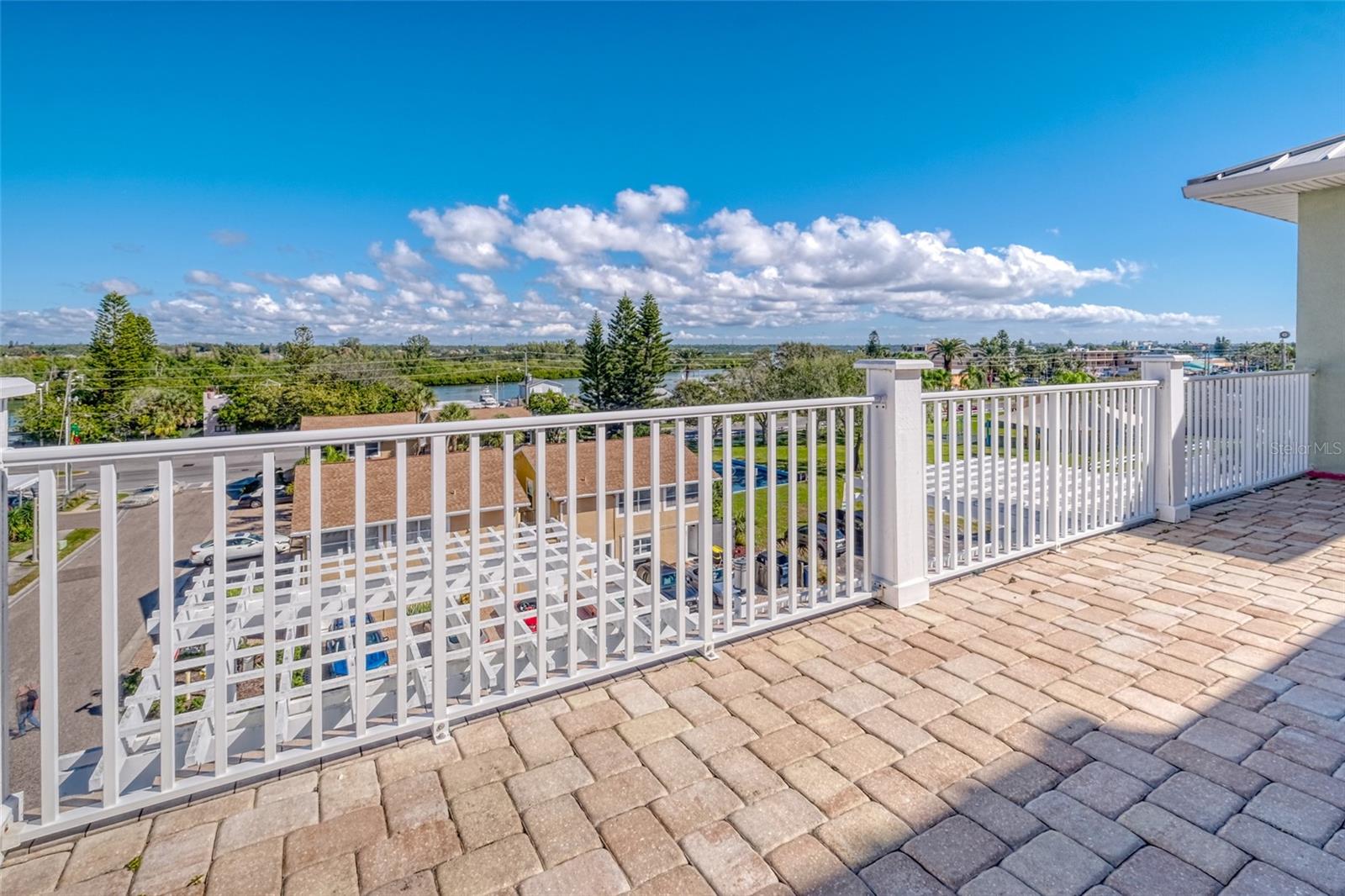 SONSET PLACE CONDO - Residential