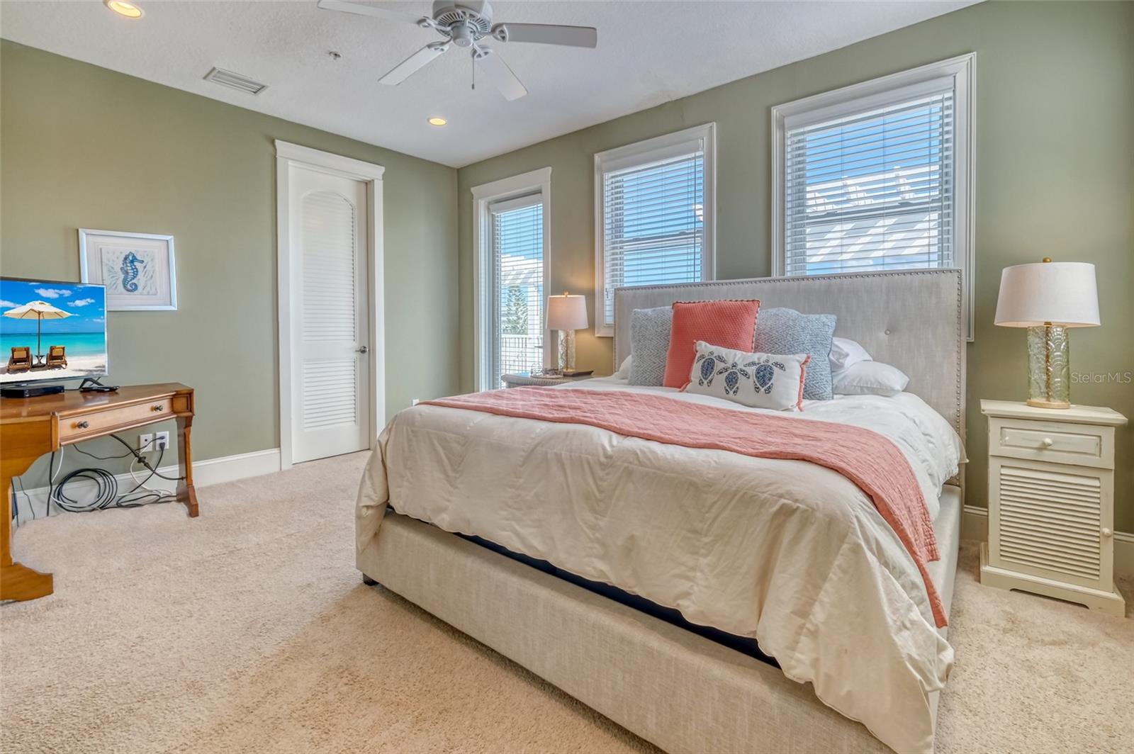 SONSET PLACE CONDO - Residential