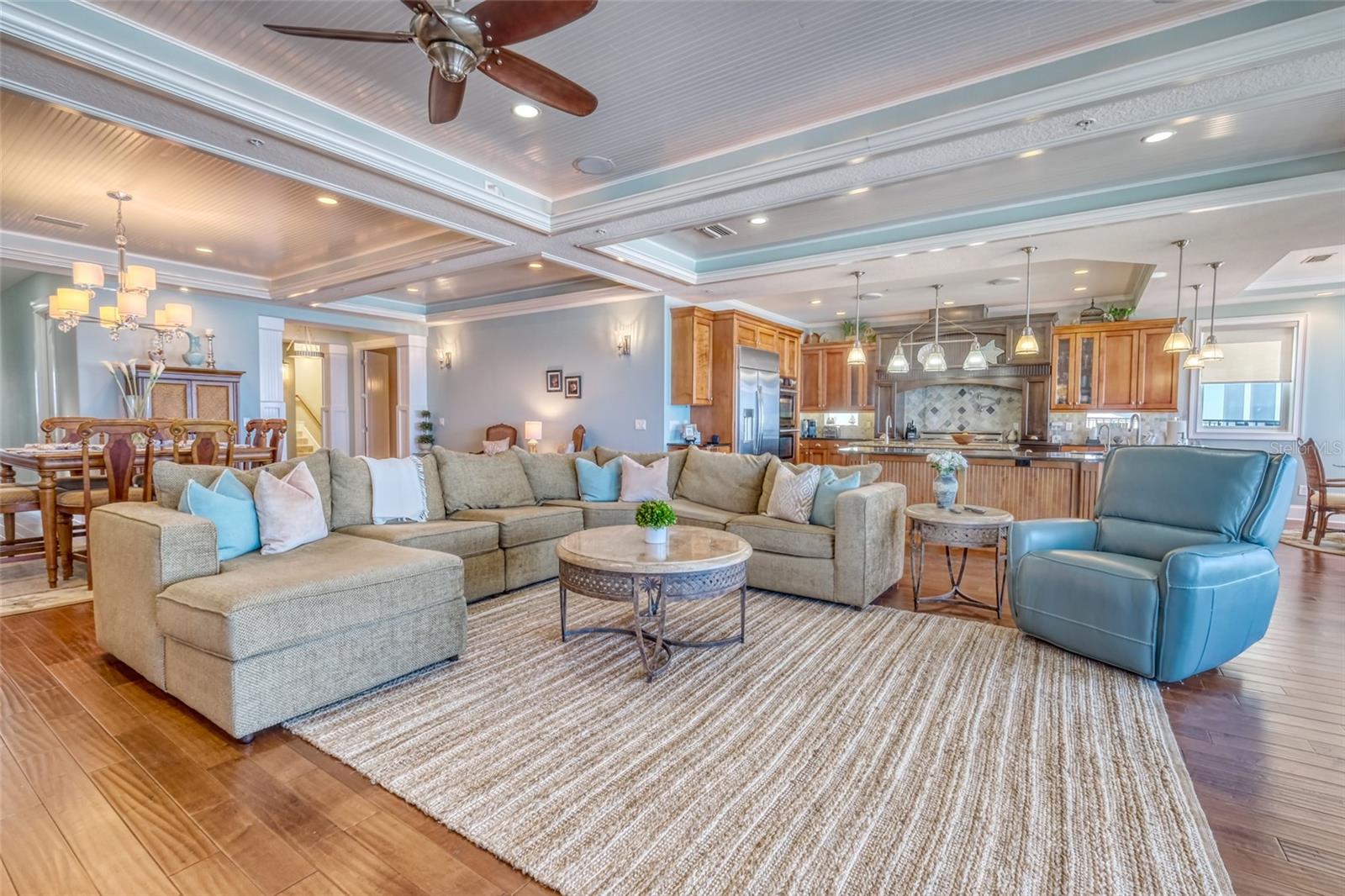 SONSET PLACE CONDO - Residential