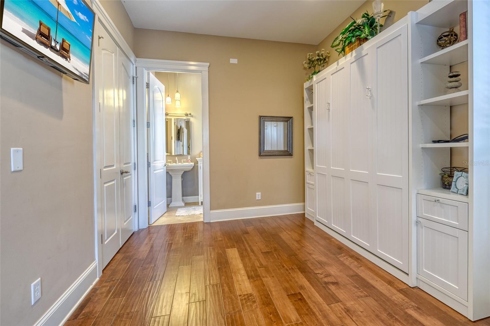 SONSET PLACE CONDO - Residential