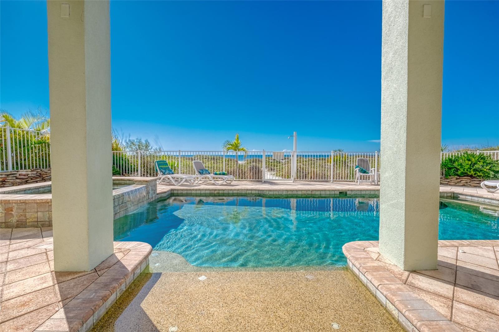 SONSET PLACE CONDO - Residential