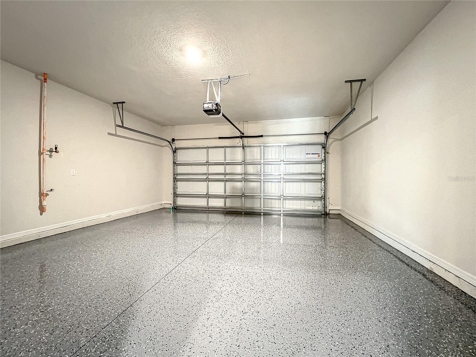 GRAYSON SQUARE - Residential Lease