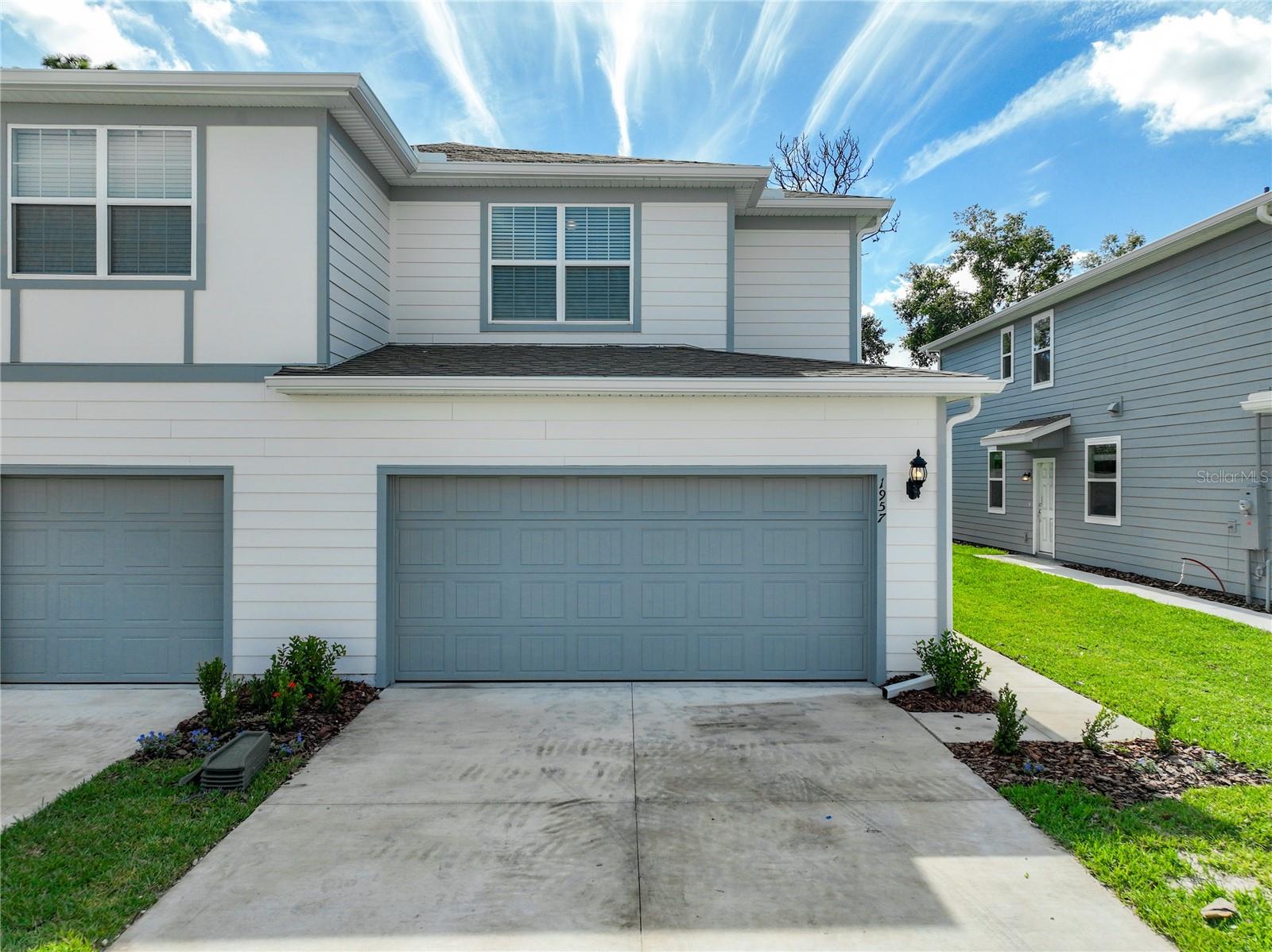 GRAYSON SQUARE - Residential Lease