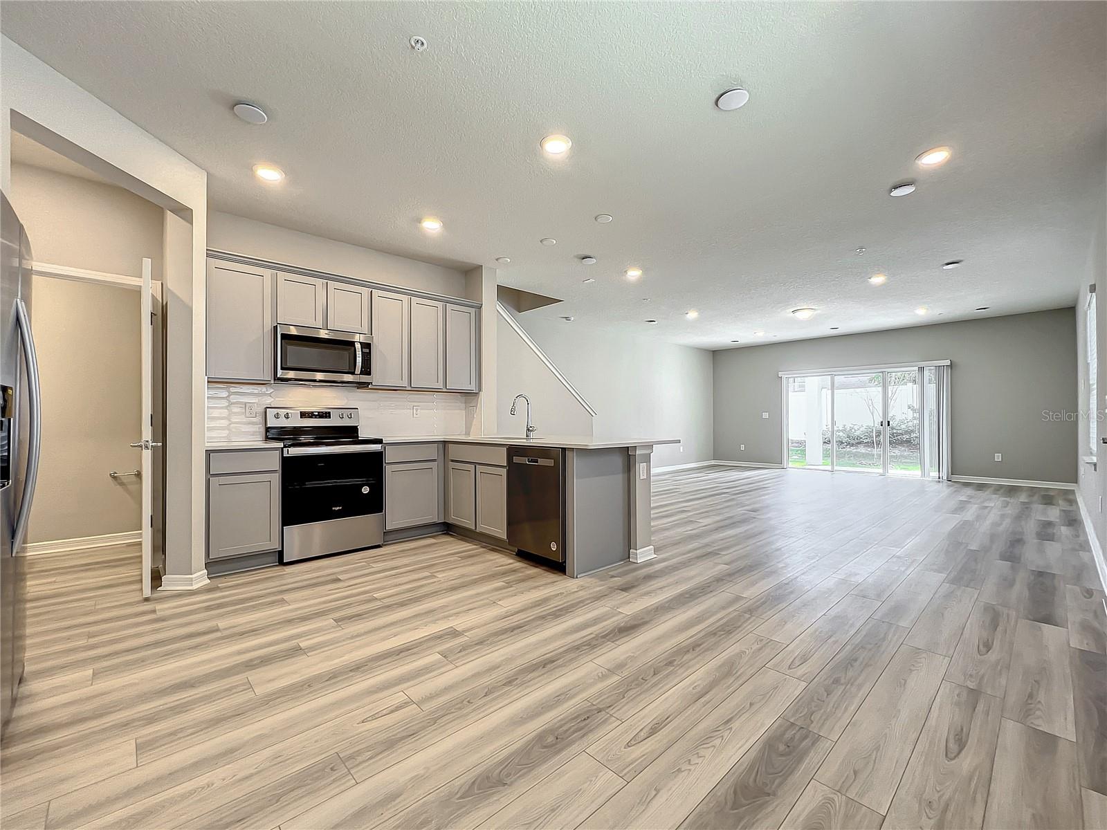 GRAYSON SQUARE - Residential Lease