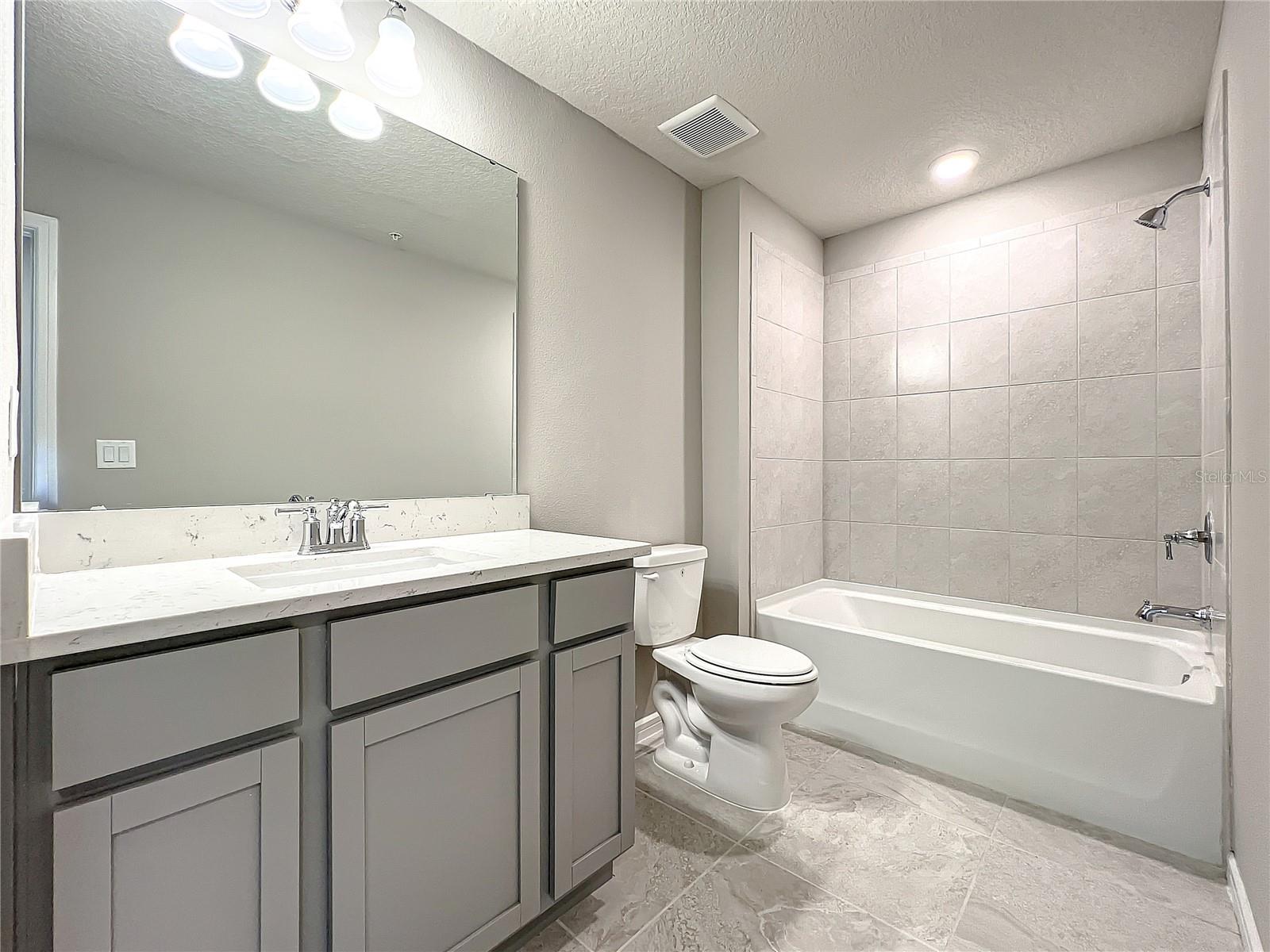 GRAYSON SQUARE - Residential Lease